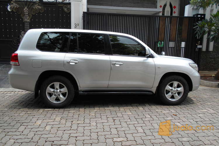 jual mobil  bekas  toyota land cruiser thn 2008 type V8 