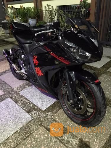  Motor  Yamaha  R25  Tahun 2014 Warna Hitam Dengan Kondisi 