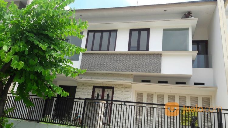 Rumah Baru 2 Lantai Mewah Bergaya Modren Halaman Luas Jalan Depan Rumah Cukup Lebar Surabaya