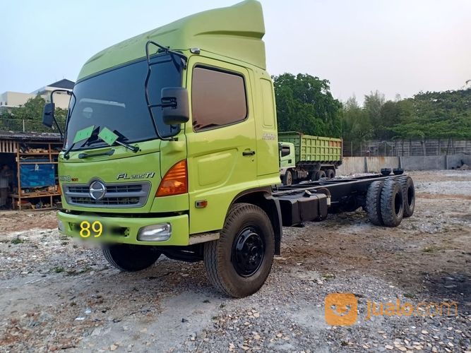 Hino Lohan FL235JW Long  Kepala Sasis  Thn 2012 Istimewa 