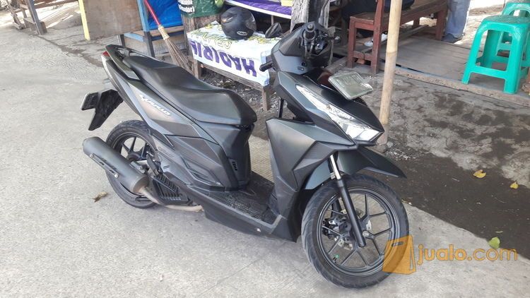 Honda Vario  150 cc warna  hitam  doff Bekasi Jualo