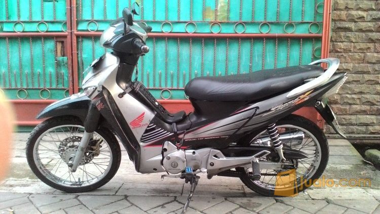  motor  honda supra  x  125  silver th 2005 Jakarta  Barat Jualo