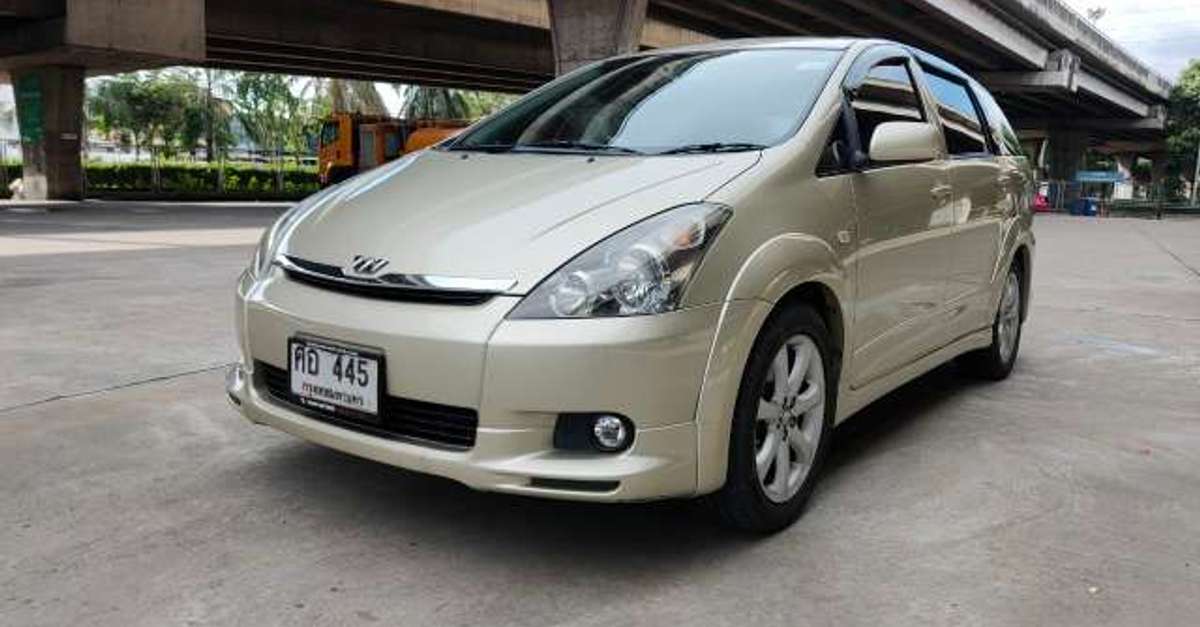 Toyota wish серая