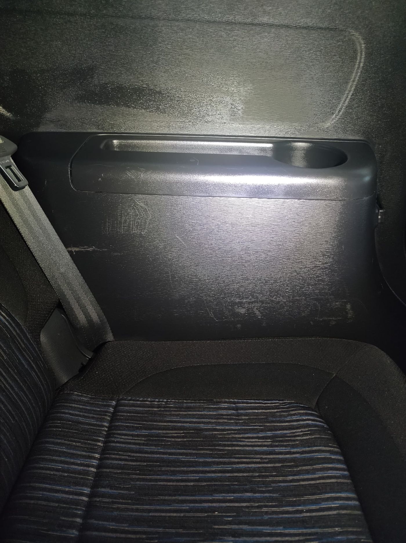 Center Armrest / Console