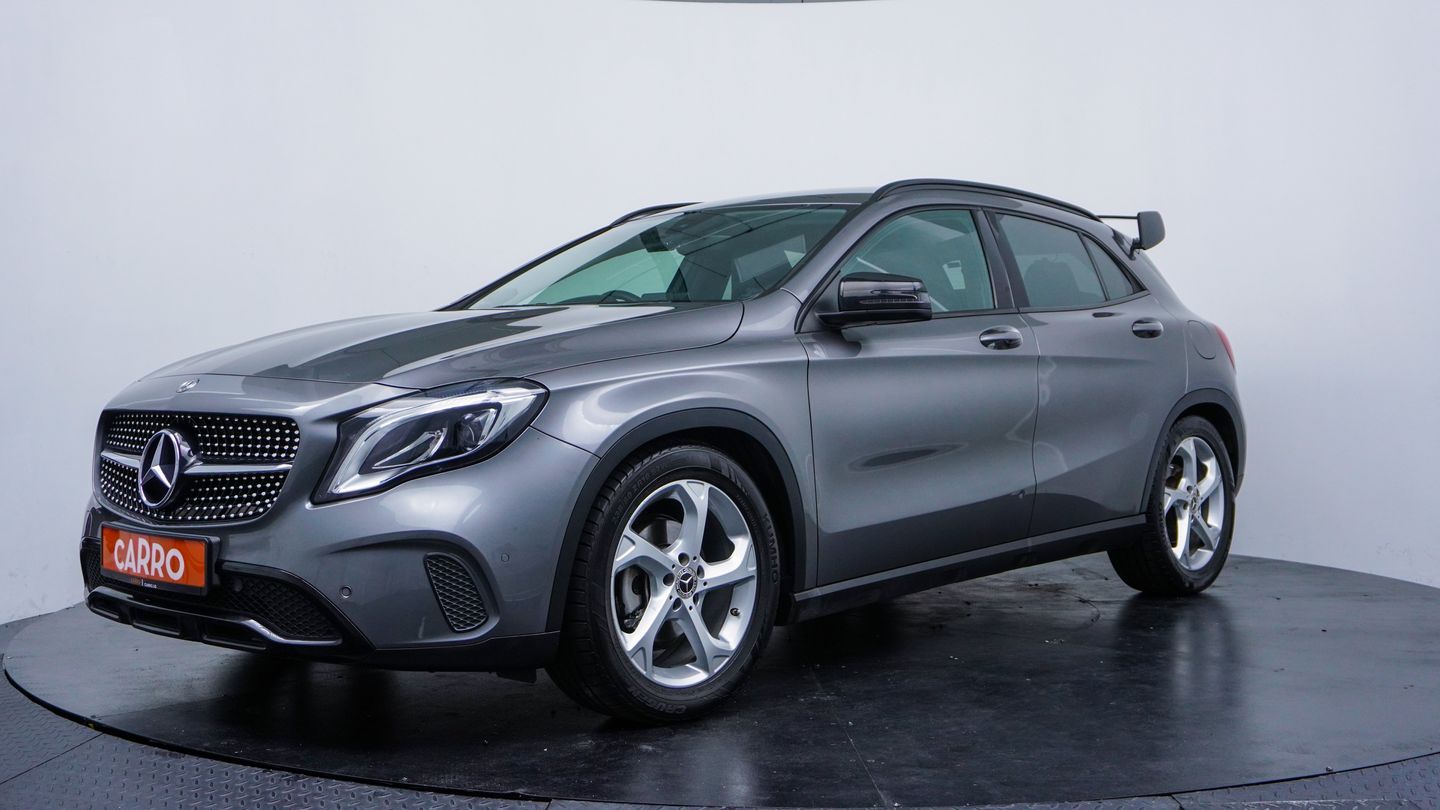 mercedes-gla-old-vs-new-pictures-carbuyer