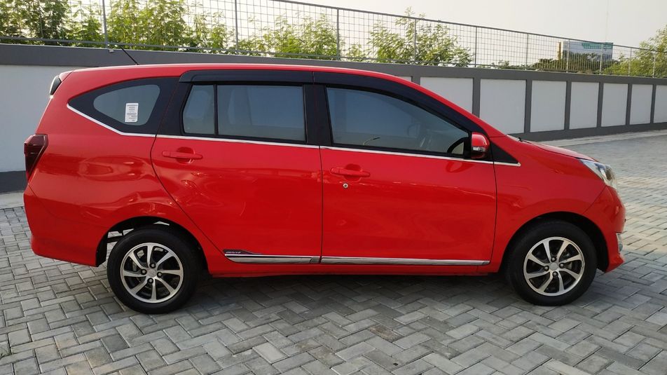 Pilihan Mobil Bekas Bersertifikasi Terbesar Daihatsu Sigra 1.2 R 