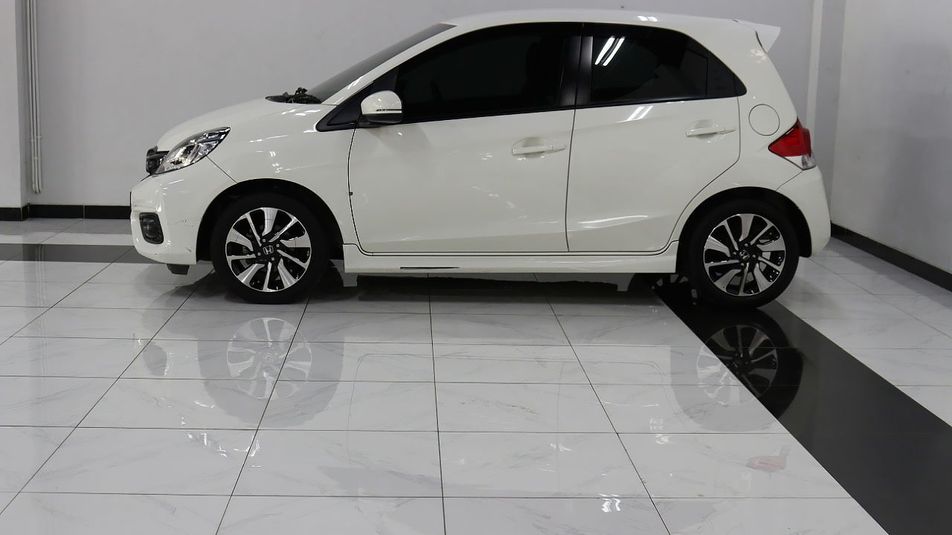 Pilihan Mobil Bekas Bersertifikasi Terbesar Honda Brio RS MT 2018 