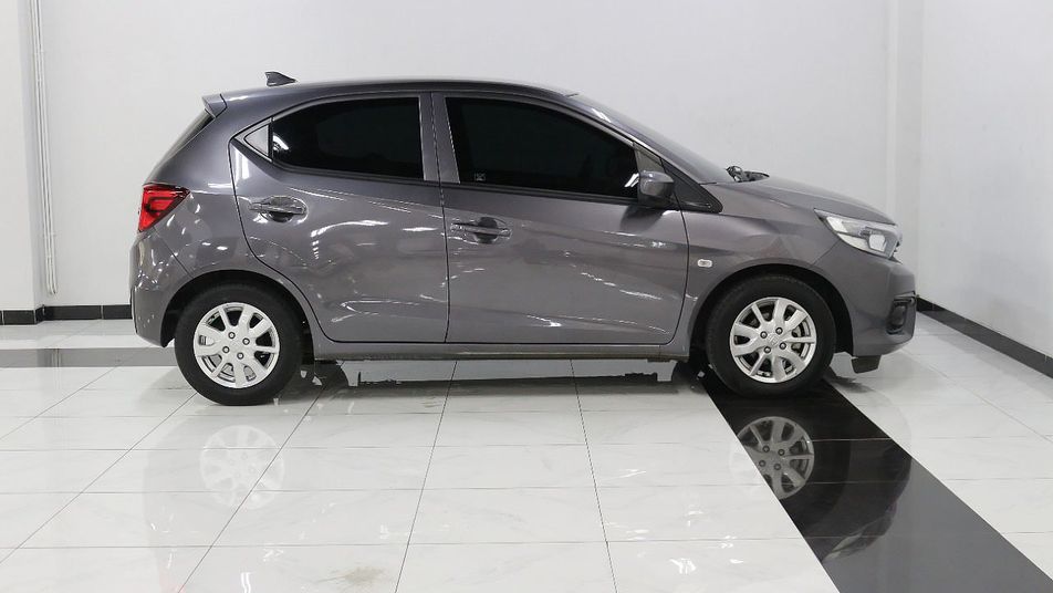 Pilihan Mobil Bekas Bersertifikasi Terbesar | Honda Brio E Satya MT